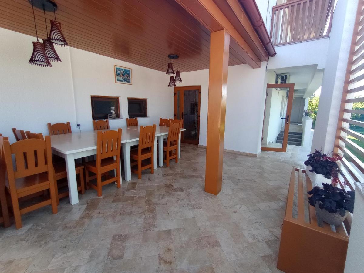 Pestele Ca Odinioara Farm stay