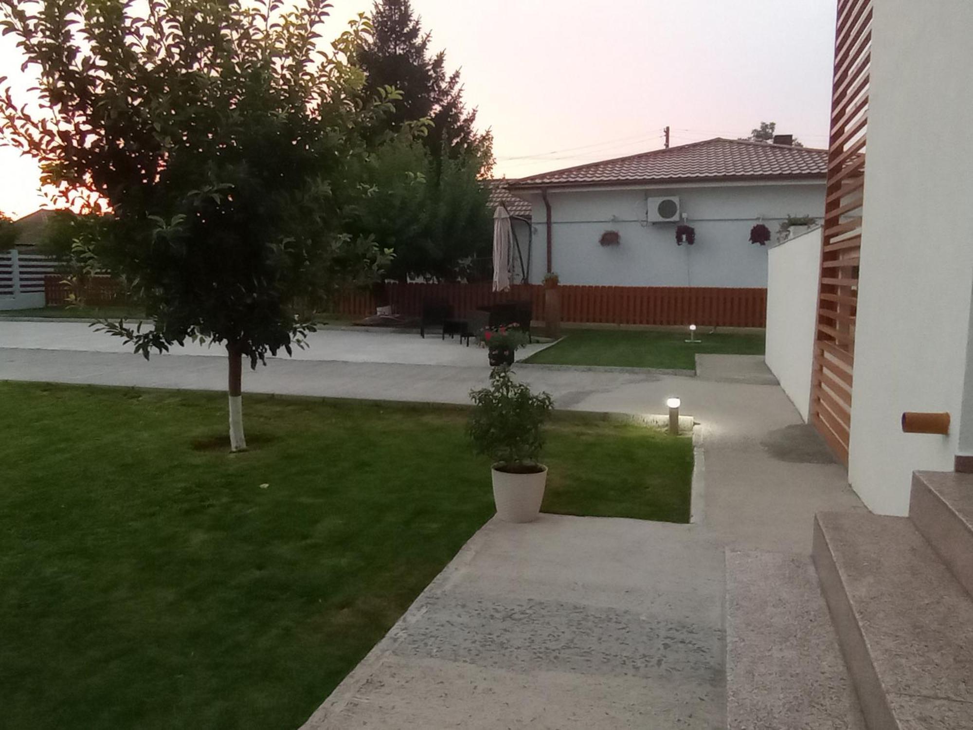 Pestele Ca Odinioara Farm stay *